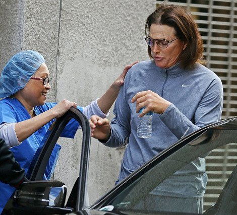 Ο πατριός της Κιμ Καρντάσιαν έγινε γυναίκα -Πλέον τον φωνάζουν Μπριζίτ [εικόνες] | iefimerida.gr 4