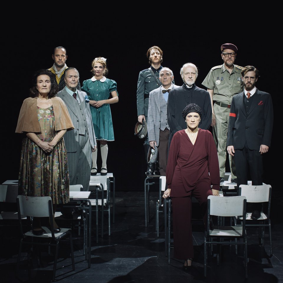 Η παράσταση του Εθνικού για τη θηριωδία των Ναζί στην Πολωνία [βίντεο & εικόνες]   | iefimerida.gr 1