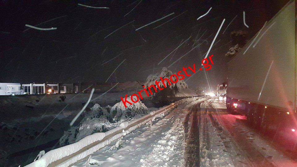 Χιονιάς με 2 νεκρούς -Παγιδευμένοι οδηγοί στην Αθηνών -Πατρών [εικόνες & βίντεο] | iefimerida.gr 4