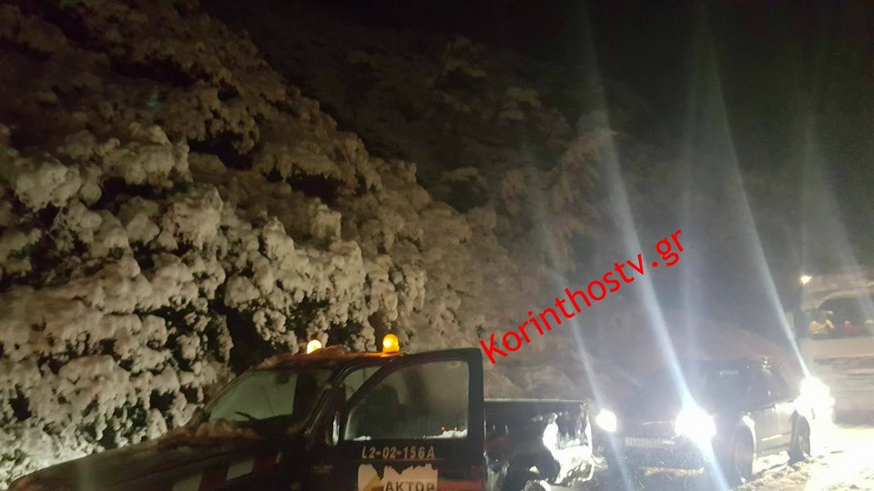 Χιονιάς με 2 νεκρούς -Παγιδευμένοι οδηγοί στην Αθηνών -Πατρών [εικόνες & βίντεο] | iefimerida.gr 3