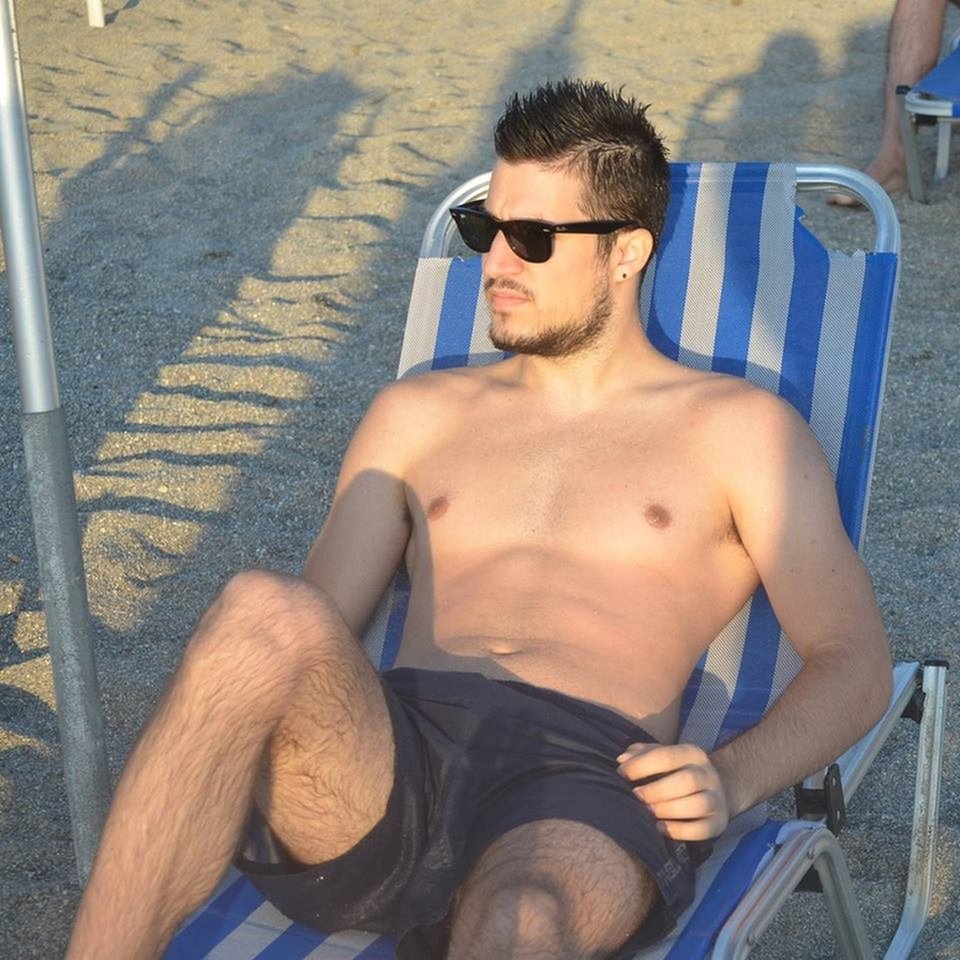 Δείτε πώς είναι σήμερα ο πιτσιρικάς που είχε μπει στη χάρτινη βάρκα στους Ολυμπιακούς της Αθήνας [εικόνες] | iefimerida.gr 1