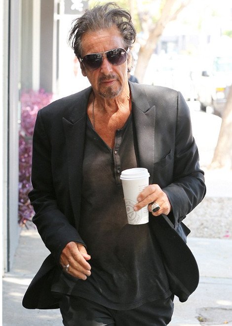 Ο Αλ Πατσίνο μοντέρνος, στιλάτος και... αναμαλλιασμένος περπατά στο Λος Άντζελες [εικόνες] | iefimerida.gr 1