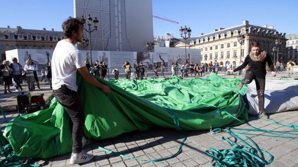 Σκάνδαλα, γκάφες, αναποδιές  που συγκλόνισαν τον κόσμο της τέχνης το 2014 [εικόνες] | iefimerida.gr 4