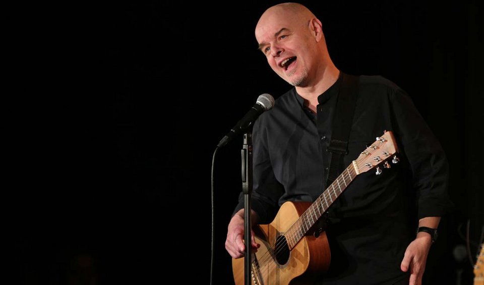 Paul Thorne: Στην Αθήνα ο Βρετανός που κάνει άνω κάτω τις σκηνές του Λονδίνου[βίντεο] | iefimerida.gr 0