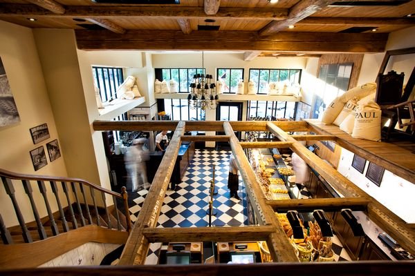 Οι διάσημοι φούρνοι Paul σφάζονται για τα «μάτια» του Φρανσουά Φιγιόν [εικόνες] | iefimerida.gr 0