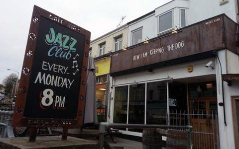 Ονόμασε το μαγαζί... «Παύλο, χωρίζουμε» -Η απατημένη σύζυγος που δεν χάνει το χιούμορ της [εικόνα] | iefimerida.gr 0