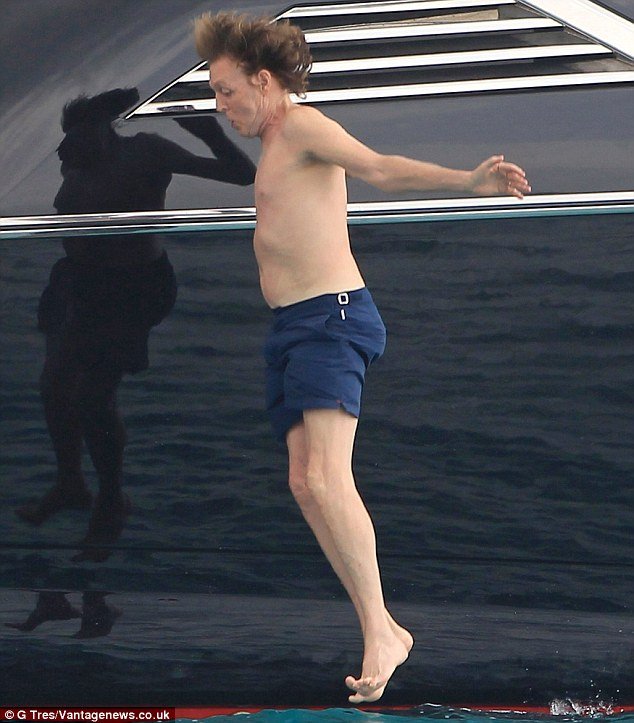 Ενας δραστήριος Beatle -Στα 72 του κάνει θεαματικές βουτιές από γιοτ και σαρώνει τα νερά της Μεσογείου [εικόνες] | iefimerida.gr 0