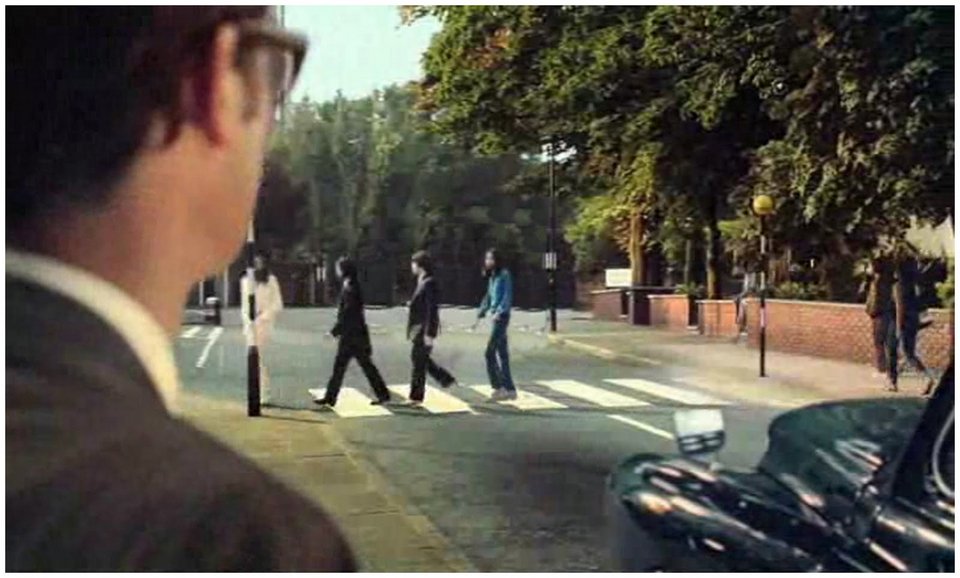 Ο Αμερικανός τουρίστας που μπήκε άθελά του στο εξώφυλλο των Μπιτλς [εικόνες] | iefimerida.gr 11