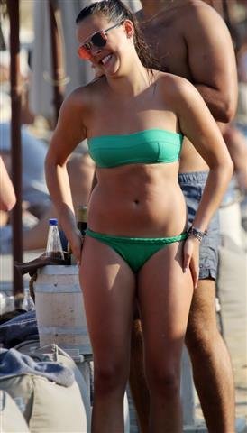 Η εγγονή της Γκρέις Κέλι άφησε το Μονακό για τη Μύκονο -Διακοπές με το αγόρι της [εικόνες] | iefimerida.gr 0