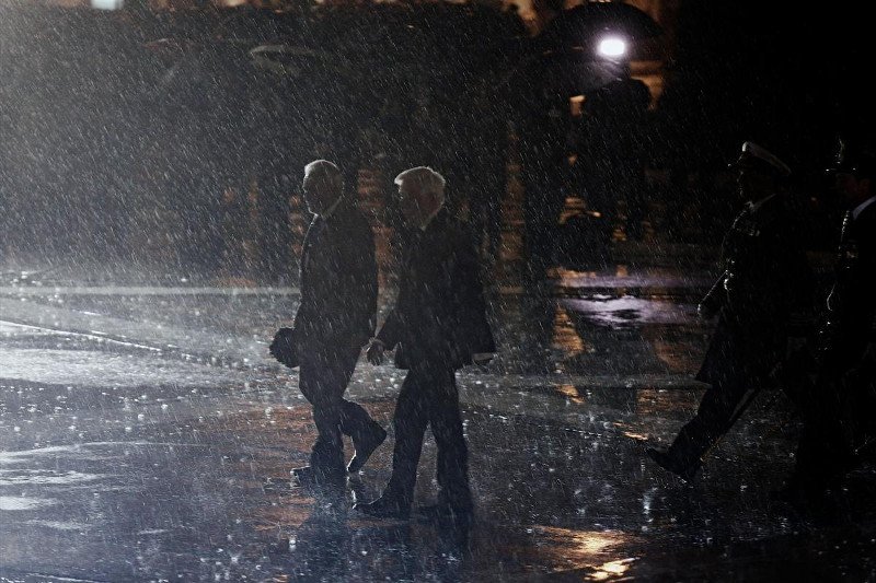 Το... fan club του Προκόπη Παυλόπουλου: «Αφήστε με να τον αγγίξω λίγο», «κοίτα τον γλυκούλη μου βρέχεται» [εικόνες] | iefimerida.gr 2