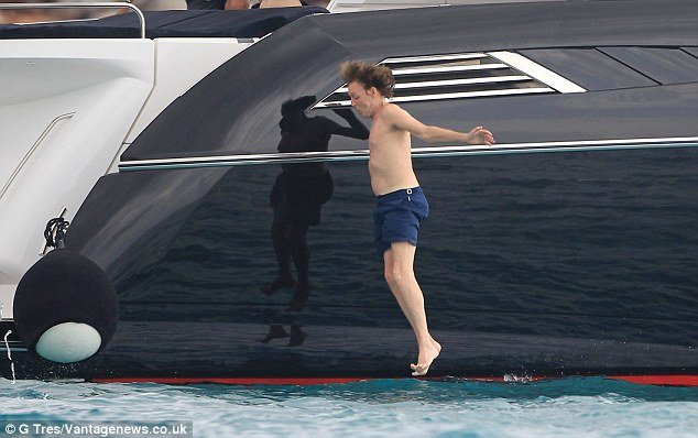 Ενας δραστήριος Beatle -Στα 72 του κάνει θεαματικές βουτιές από γιοτ και σαρώνει τα νερά της Μεσογείου [εικόνες] | iefimerida.gr 3