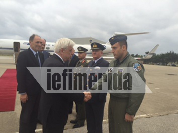 Τετ α τετ Παυλόπουλου με τον πιλότο του F-16 που μάγεψε την Θεσσαλονίκη την 28η Οκτωβρίου [εικόνα] | iefimerida.gr 0