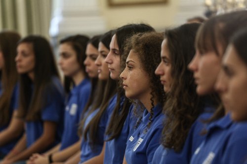 Ο Παυλόπουλος συνεχάρη τις νεάνιδες που δεν αγωνίστηκαν με τη ΠΓΔΜ: Επειδή χρησιμοποίησαν το «Macedonia» [εικόνες] | iefimerida.gr 0