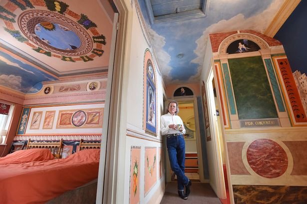 Απίστευτη αντιγραφή: Εφτιαξε το σπίτι του σαν την Καπέλα Σιξτίνα [εικόνες] | iefimerida.gr 2