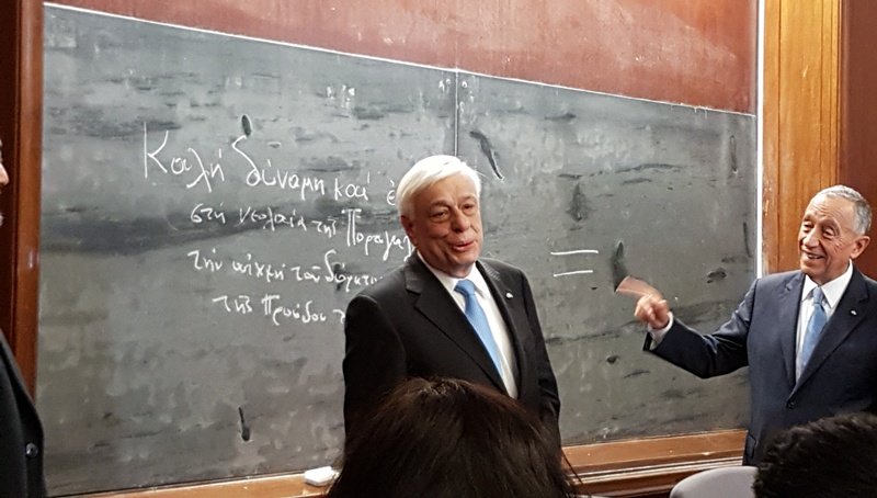 Ο Παυλόπουλος στον πίνακα: Το μήνυμα που έγραψε για τους φοιτητές Νομικής στη Λισαβόνα [εικόνα] | iefimerida.gr 0