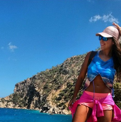 Δείτε τη Χριστίνα Πάζιου να κάνει γιόγκα σε παραλία με το μικροσκοπικό μπικίνι της [εικόνες] | iefimerida.gr 2