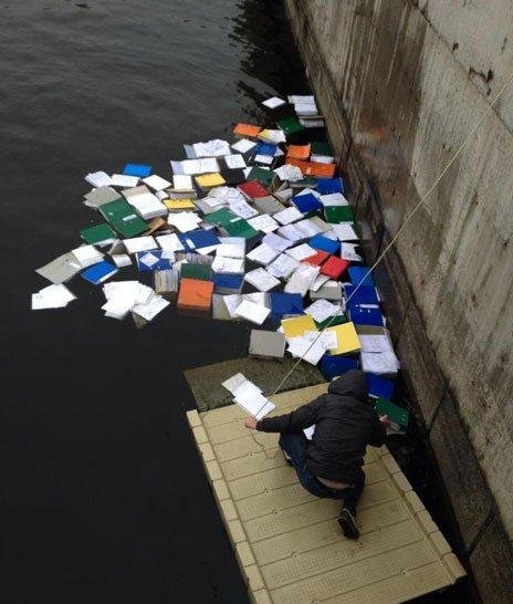 Το παζλ της Ουκρανίας -11χρονος συναρμολογεί τα έγγραφα που έσκισε ο Γιανουκόβιτς για να βρει στοιχεία διαφθοράς [εικόνες] | iefimerida.gr 5