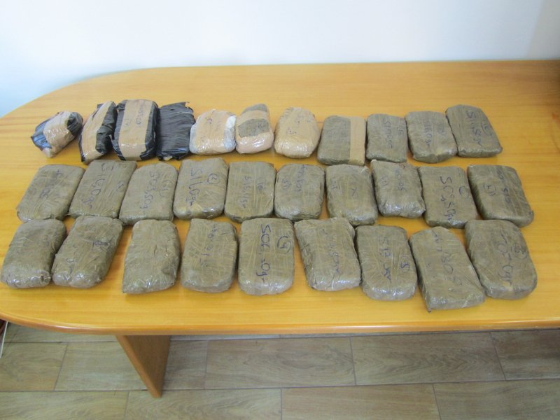 Πάτρα: 47χρονος μετέφερε πάνω από 15 κιλά ηρωίνης μέσα σε τηλεόραση [εικόνες]  | iefimerida.gr 1