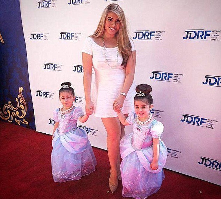 Δυο 4χρονες ποζάρουν σαν την Οντρεϊ Χέπμπορν και τρελαίνουν το ίντερνετ [εικόνες]  | iefimerida.gr 7