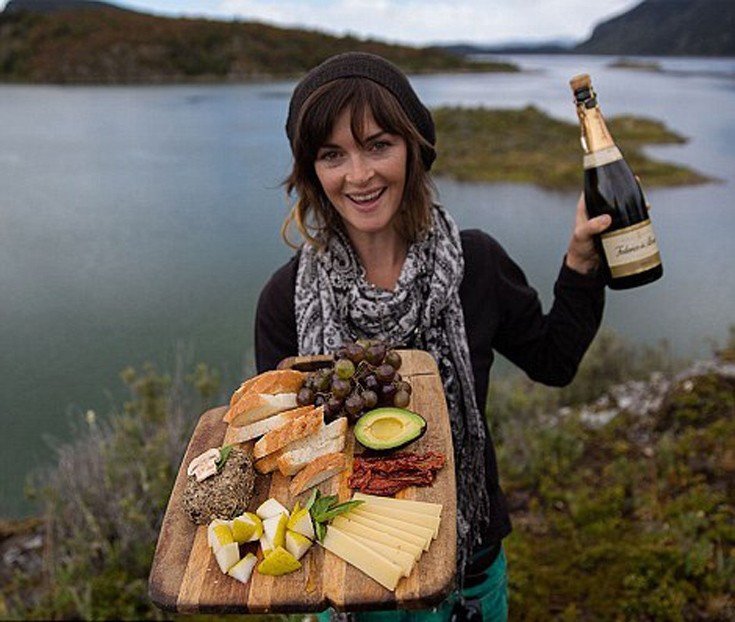 Μια μοντέρνα οικογένεια: Ζουν σαν νομάδες και γυρίζουν όλο τον κόσμο με βανάκι [εικόνες]  | iefimerida.gr 6