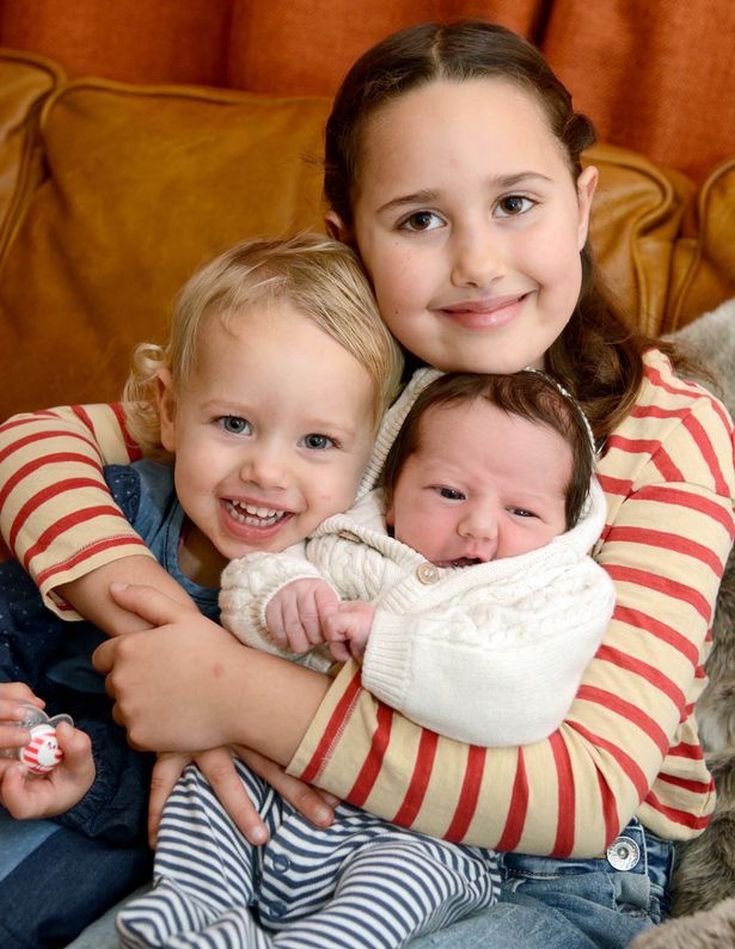 Πρωτόγνωρο: Μητέρα γέννησε τρία παιδιά την ίδια ημερομηνία αλλά διαφορετική χρονιά [εικόνες]  | iefimerida.gr 0