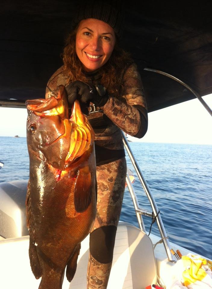 Η πολεμική ανταποκρίτρια που άφησε τα δελτία ειδήσεων και ψαρεύει... ροφούς-Η Ευτυχία Πενταράκη βρήκε την ευτυχία στο βυθό [εικόνες]  | iefimerida.gr 0