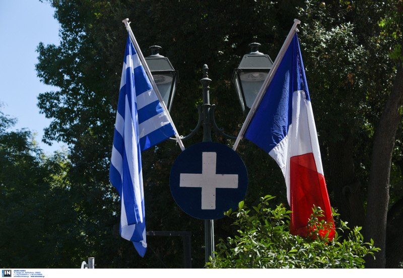 Ολα έτοιμα στο Προεδρικό για την υποδοχή Μακρόν -Κόκκινα χαλιά και τιμητικά αγήματα [εικόνες] | iefimerida.gr 3