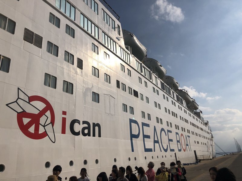Η «Peace Boat» διοργανώνει και συμμετέχει σε πολλές καμπάνιες, όπως για την εξάλειψη της φτώχειας, για το περιβάλλον και άλλα μεγάλα προβλήματα του σύγχρονου κόσμου.
