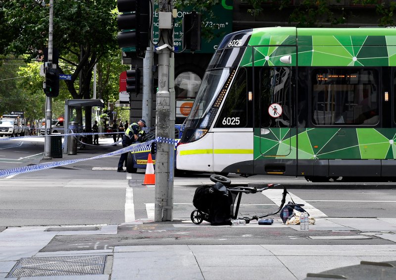 Μελβούρνη: Ελληνικής καταγωγής οδηγός έριξε ΙΧ πάνω σε πεζούς -Τρεις νεκροί και 15 τραυματίες [εικόνες & βίντεο] | iefimerida.gr 0