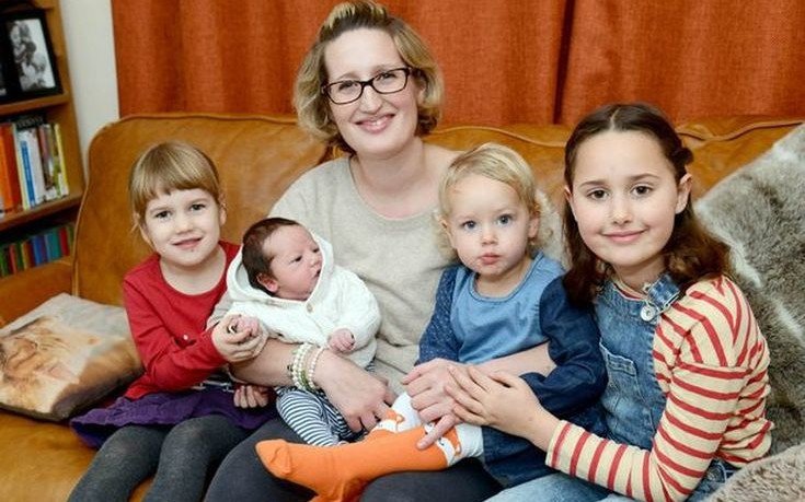 Πρωτόγνωρο: Μητέρα γέννησε τρία παιδιά την ίδια ημερομηνία αλλά διαφορετική χρονιά [εικόνες]  | iefimerida.gr 1