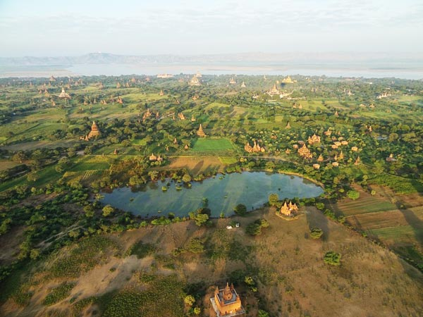 Η εκπληκτική ιερή πεδιάδα με τους χιλιάδες εντυπωσιακούς ναούς [εικόνες] | iefimerida.gr 4