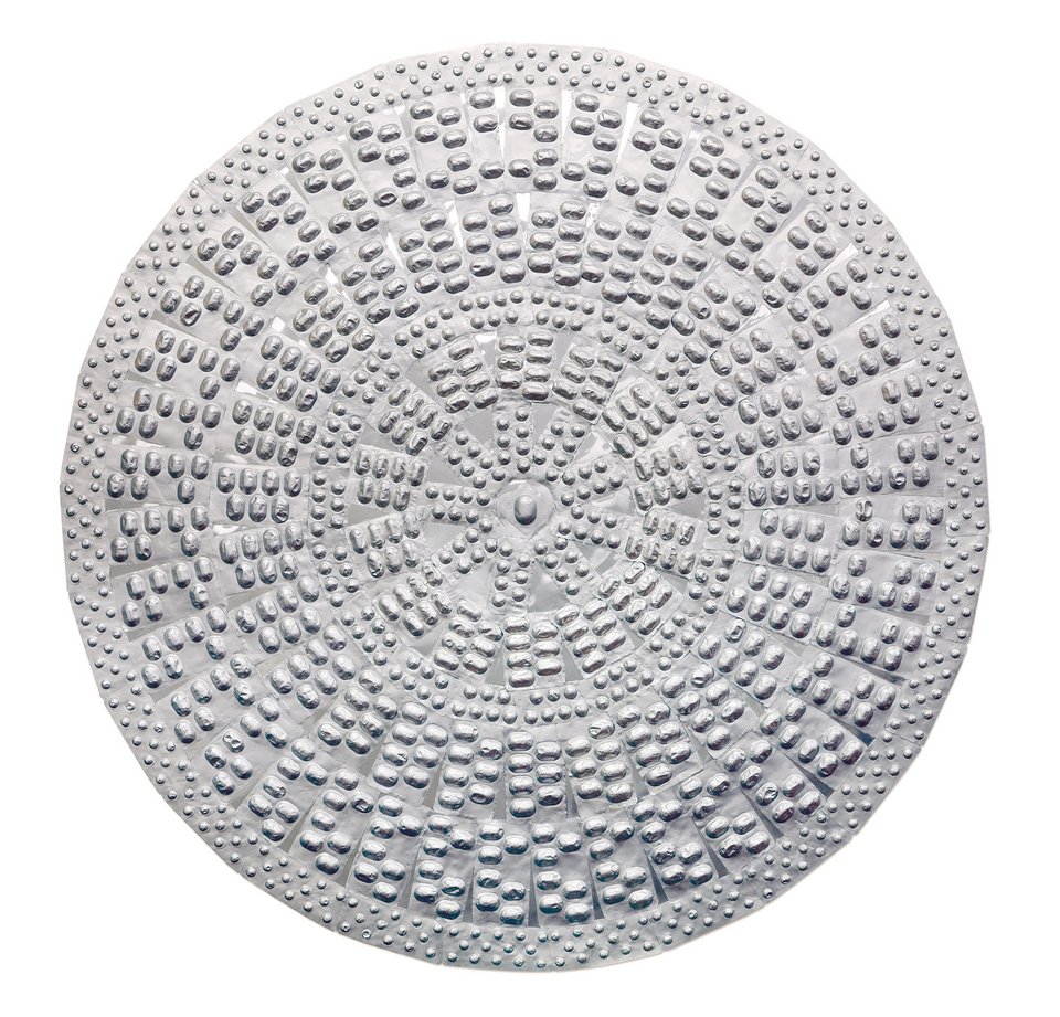 Πορτρέτα... χαπιών: Η απρόσμενη εικαστική έκθεση που θα γίνει θέμα συζήτησης στην πόλη [εικόνες] | iefimerida.gr 2