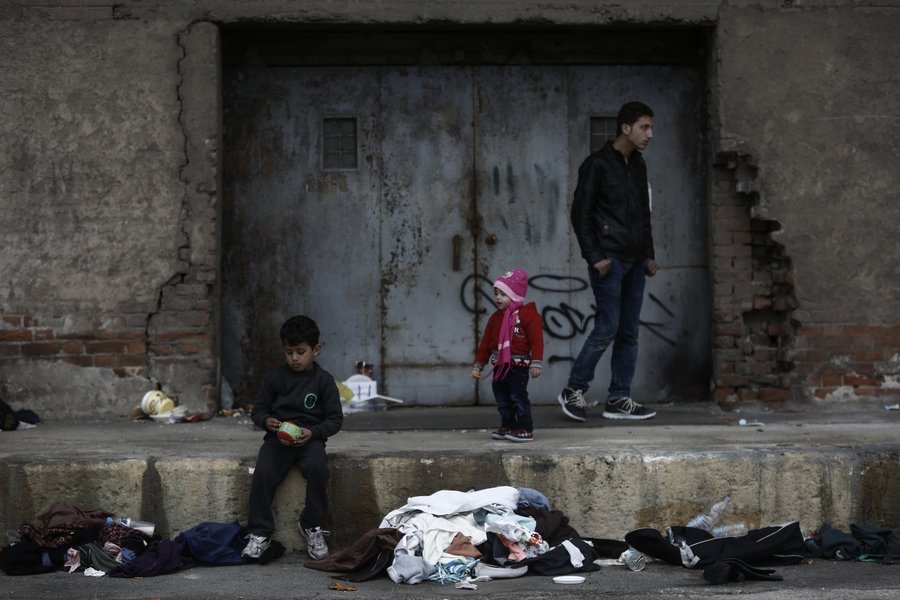 Απέραντος καταυλισμός ο Πειραιάς -Πάνω από 5.000 μετανάστες στο λιμάνι [εικόνες] | iefimerida.gr 1