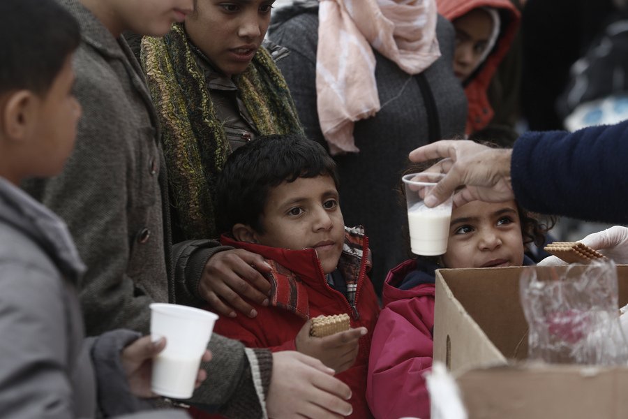 Απέραντος καταυλισμός ο Πειραιάς -Πάνω από 5.000 μετανάστες στο λιμάνι [εικόνες] | iefimerida.gr 3