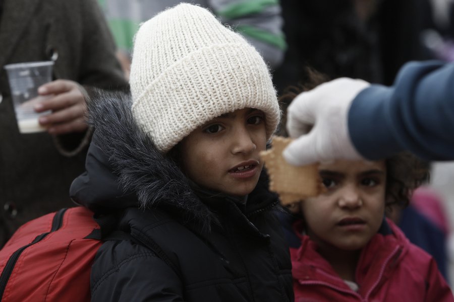 Απέραντος καταυλισμός ο Πειραιάς -Πάνω από 5.000 μετανάστες στο λιμάνι [εικόνες] | iefimerida.gr 4