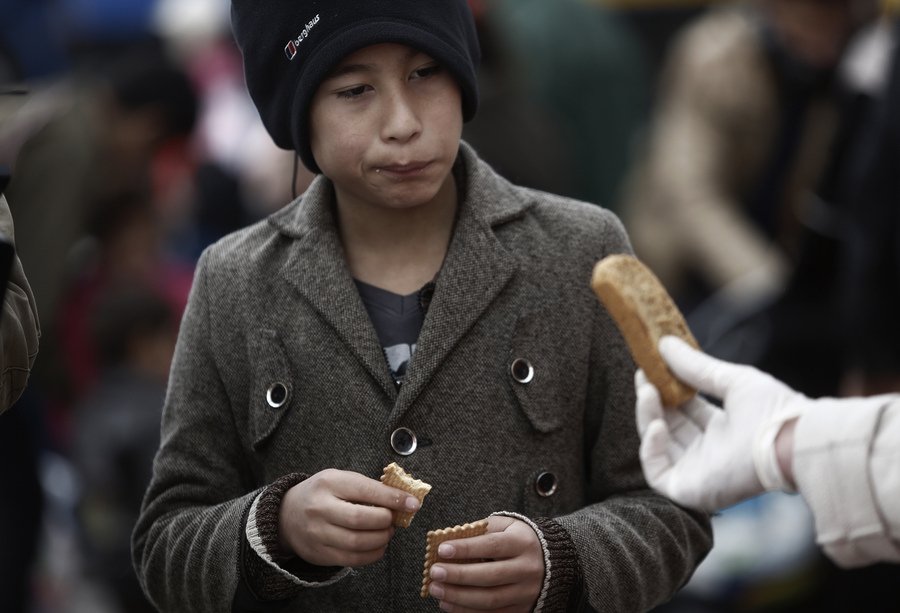 Απέραντος καταυλισμός ο Πειραιάς -Πάνω από 5.000 μετανάστες στο λιμάνι [εικόνες] | iefimerida.gr 5
