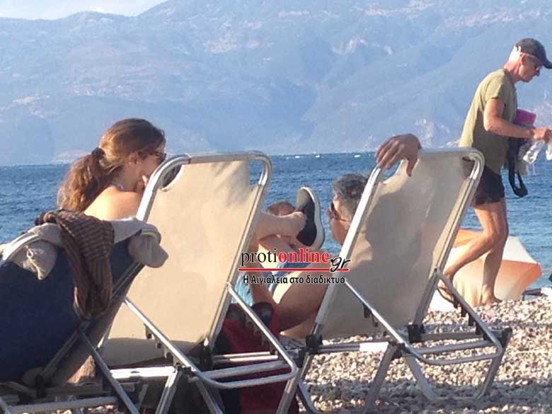 Και ο οσκαρικός Αλεξάντερ Πέιν κάνει διακοπές στην Ελλάδα -Βουτιές στο Αίγιο [εικόνες] | iefimerida.gr 1