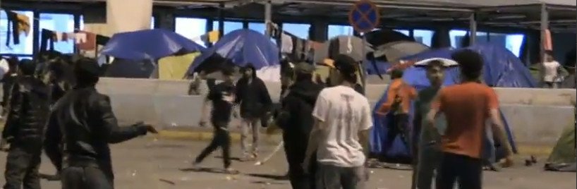 Χάος στον Πειραιά: Αγριες συμπλοκές ανάμεσα σε Αφγανούς και Σύρους | iefimerida.gr 8