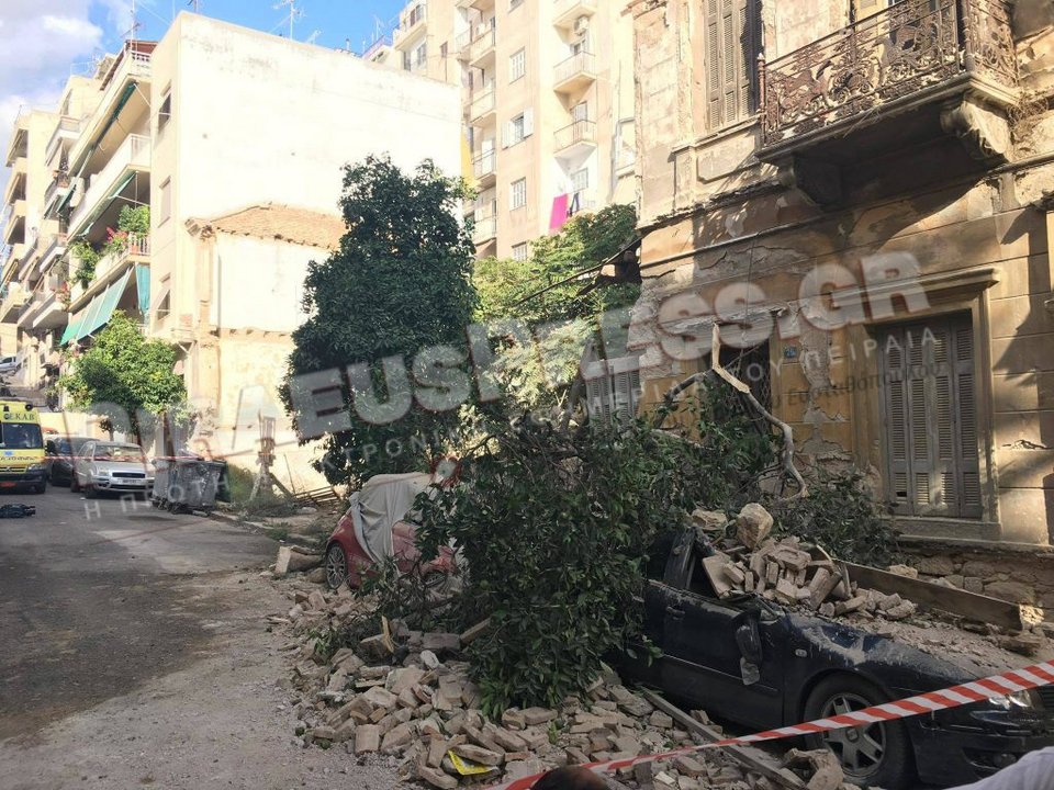 Μερική κατάρρευση κτιρίου στον Πειραιά [εικόνες] | iefimerida.gr 6