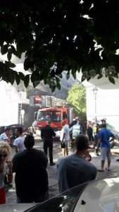 Πυρκαγιά σε διαμέρισμα στον Πειραιά -Πυροσβέστης έσωσε βρέφος [εικόνες & βίντεο] | iefimerida.gr 1