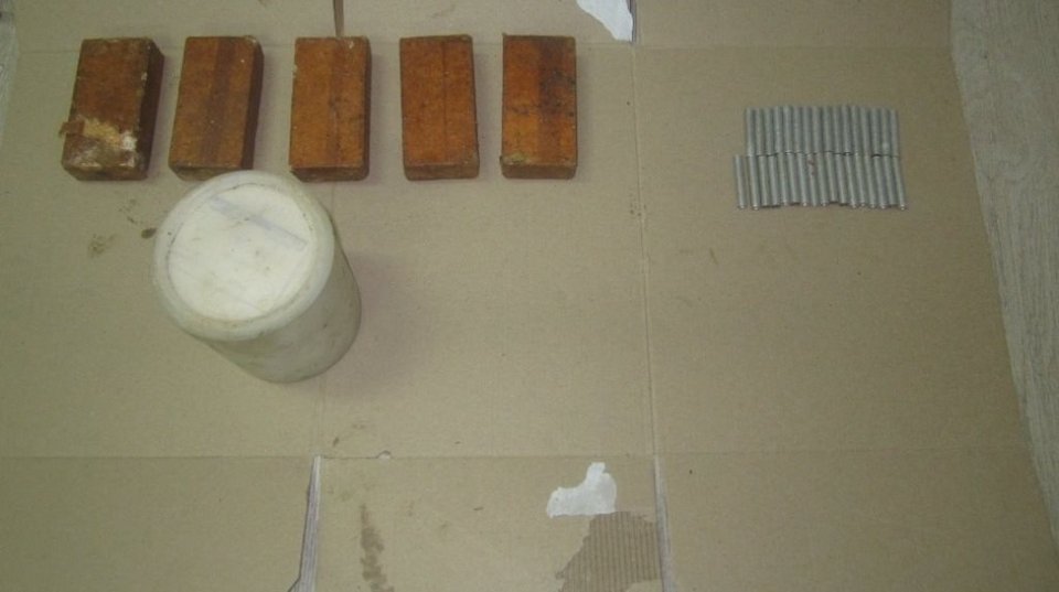 Εφερναν βαρύ οπλισμό από την Αλβανία -Χειροβομβίδες, εκρηκτικές ύλες και πυρομαχικά [εικόνες] | iefimerida.gr 3