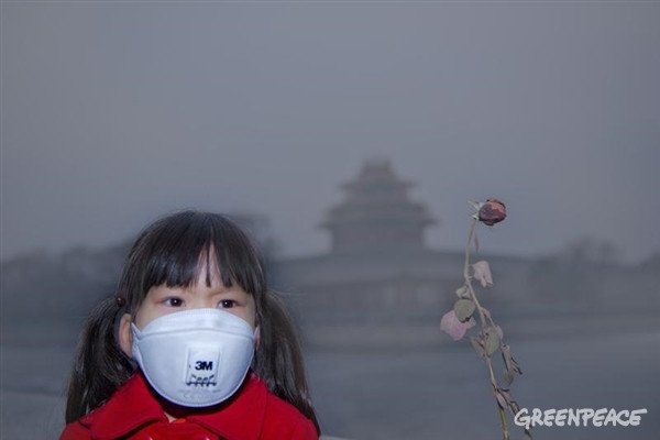 Μολυσμένο αέρα ανέπνευσαν τις μισές μέρες του 2015 οι κάτοικοι του Πεκίνου [εικόνες] | iefimerida.gr 1