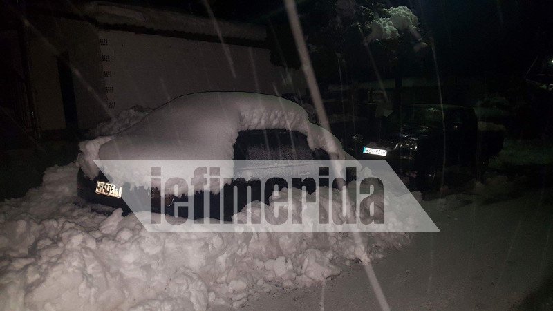 Πέλλα: Ενάμιση μέτρο χιόνι, παγωμένοι δρόμοι και μείον 5 θερμοκρασία [εικόνες] | iefimerida.gr 1