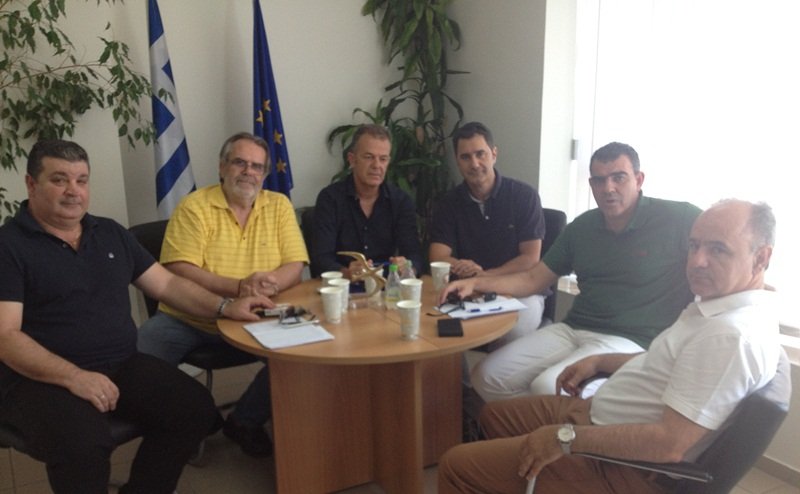 Με φραπέ και κοντομάνικο σχεδίασαν τον τουρισμό Πελοποννήσου & Στερεάς Ελλάδας | iefimerida.gr 0
