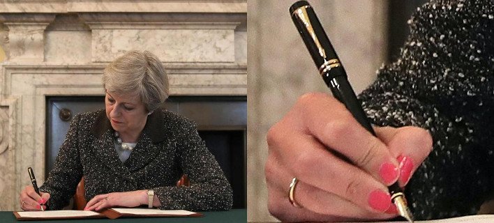Με ροζ νύχι και πένα 400 λιρών υπέγραψε το Brexit η Τερέζα Μέη [εικόνες] | iefimerida.gr 3