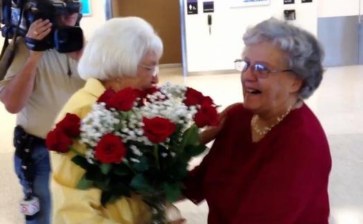 Φίλες δια αλληλογραφίας συναντιούνται για πρώτη φορά μετά από 74 χρόνια [εικόνες] | iefimerida.gr 1