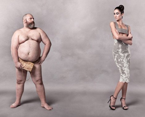 «Οι πεντάμορφες και τα τέρατα» - Καλλίγραμμα μοντέλα φωτογραφίζονται με παχουλούς τριχωτούς άνδρες [εικόνες] | iefimerida.gr 1