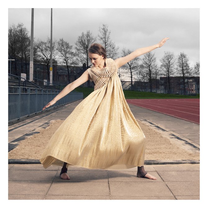 Melissanthi Spei: Η Ελληνίδα σχεδιάστρια που έκανε το folklore μόδα στο Λονδίνο -Επέβαλε τις κουδούνες ως το πιο in αξεσουάρ [εικόνες & βίντεο] | iefimerida.gr 8