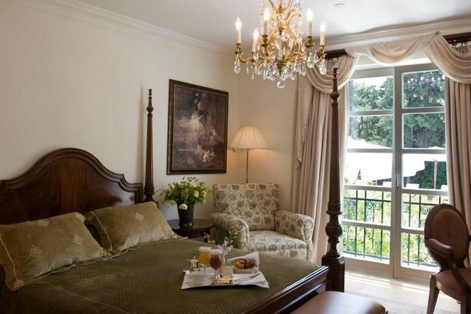 Και η Δήμητρα Λιάνη έμενε στο «Πεντελικόν» που έκλεισε [εικόνες] | iefimerida.gr 1