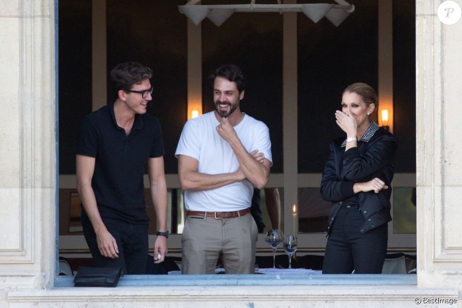 Η Σελίν Ντιόν ξεσαλώνει: Βγήκε ραντεβού με τον δεσμό της, με το σουτιέν στη φόρα [εικόνες] | iefimerida.gr 11